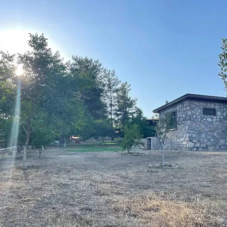 Farm stay Escape The Noise, Hear Only Natures Voice Karacahisar